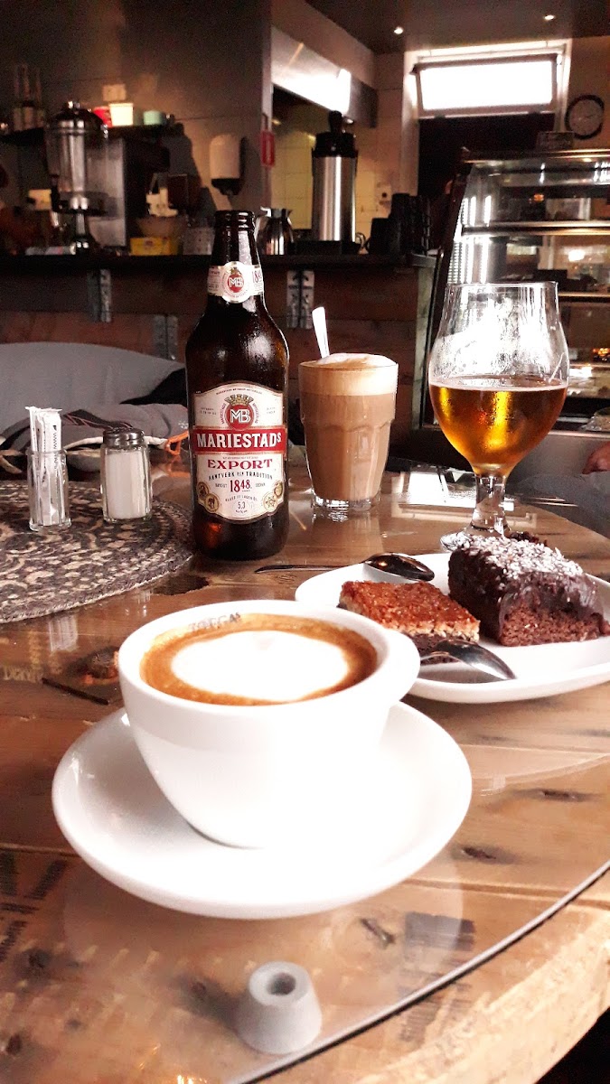 Dagnys Cafe & Diner - 9