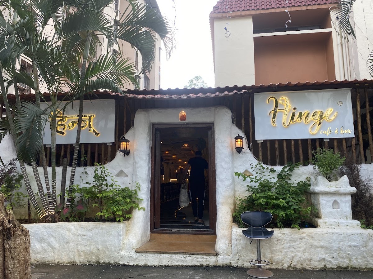 Hinge Cafe & Bar