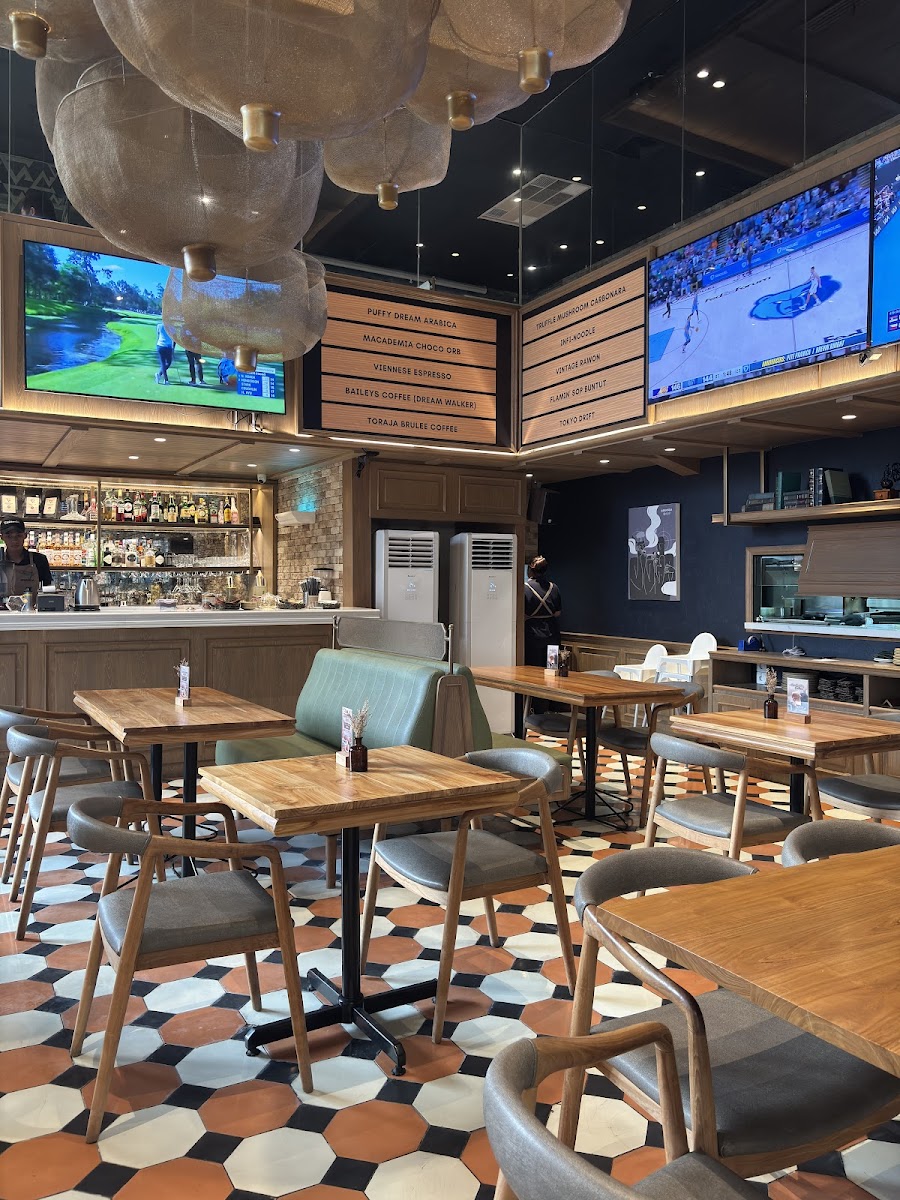 BERMVDA CAFE THE RANGE PIK