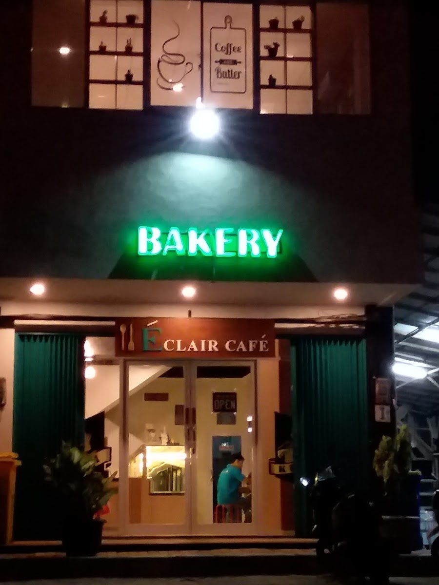Eclair Cafe Cikarang