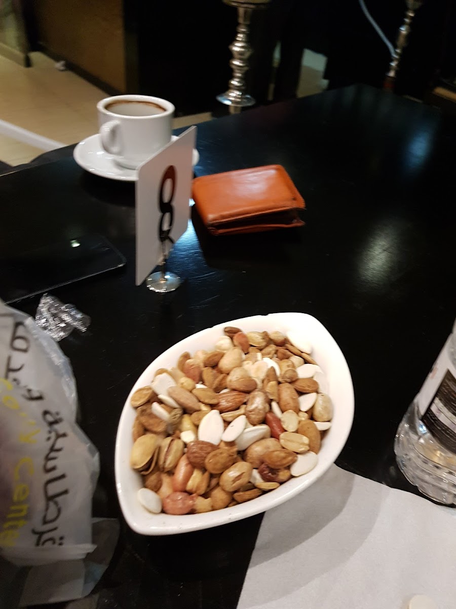 Cafe Ahoh and singer - 2