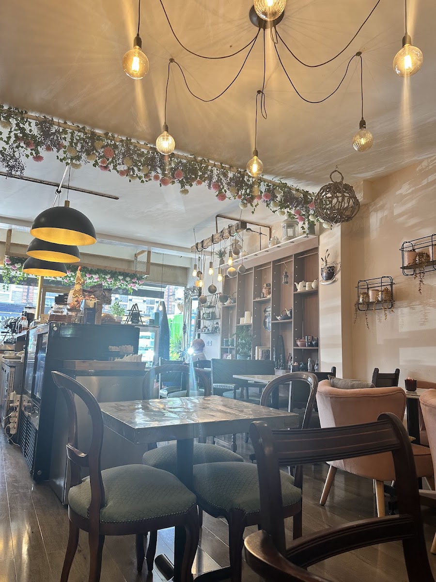 Go sip coffee shop - 4