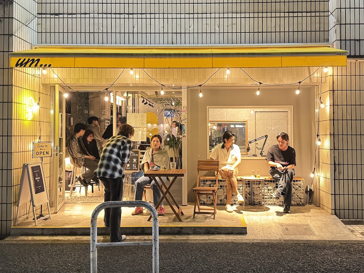 um cafe & bar