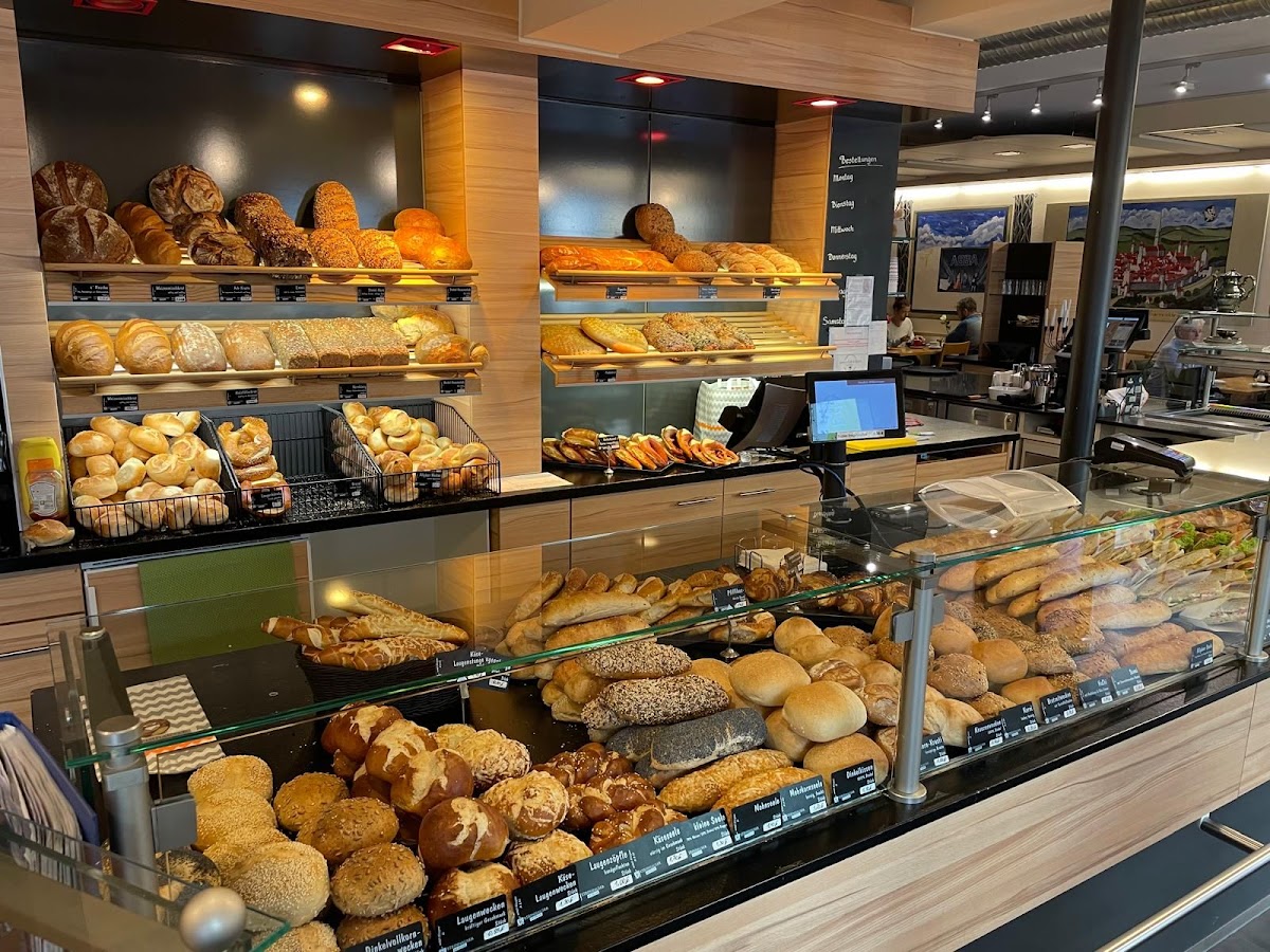 Gerry s Cafe & Bistro im Schatten