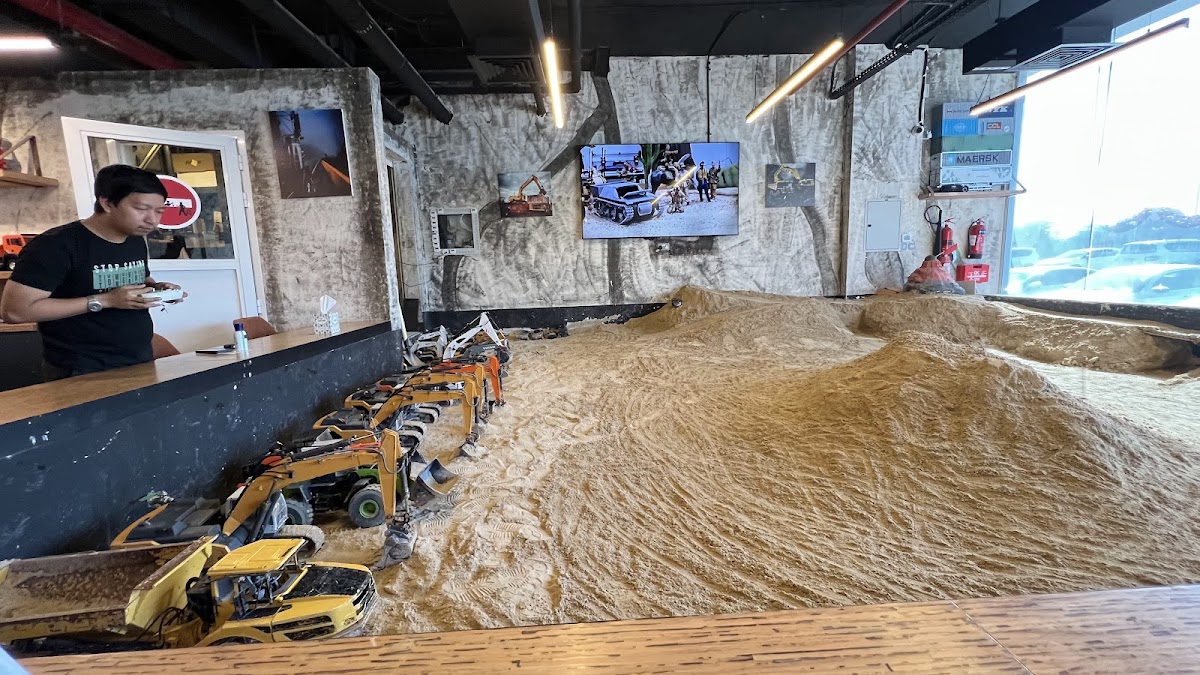 RC Cities Cafe & Gaming Venue - 4