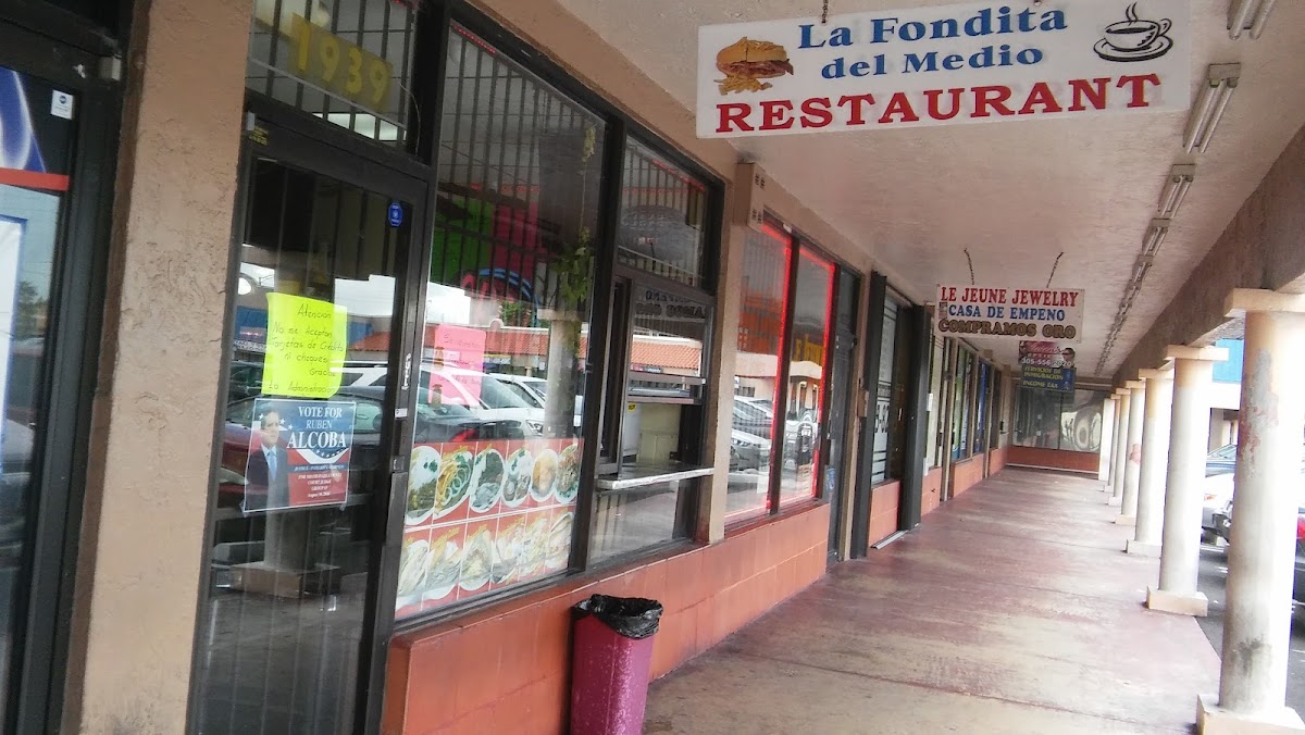 La Fondita Cafeteria - 3