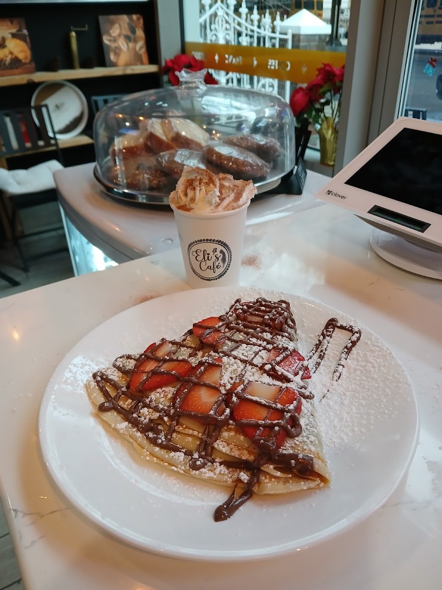 Eli's Cafe & Creperie - 10