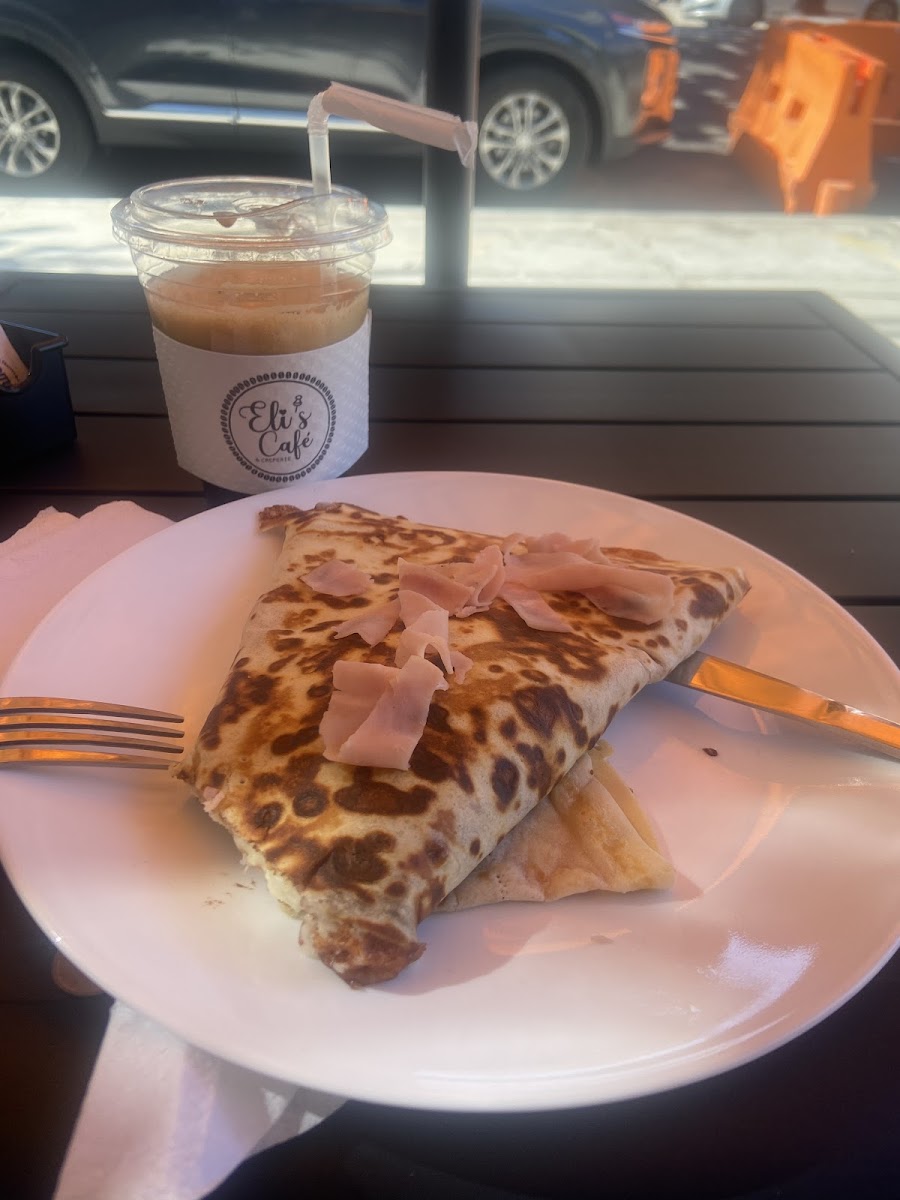Eli's Cafe & Creperie - 3