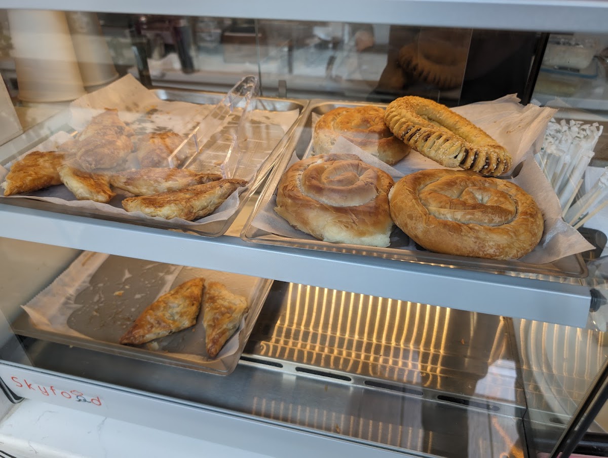 Eli's Cafe & Creperie - 5