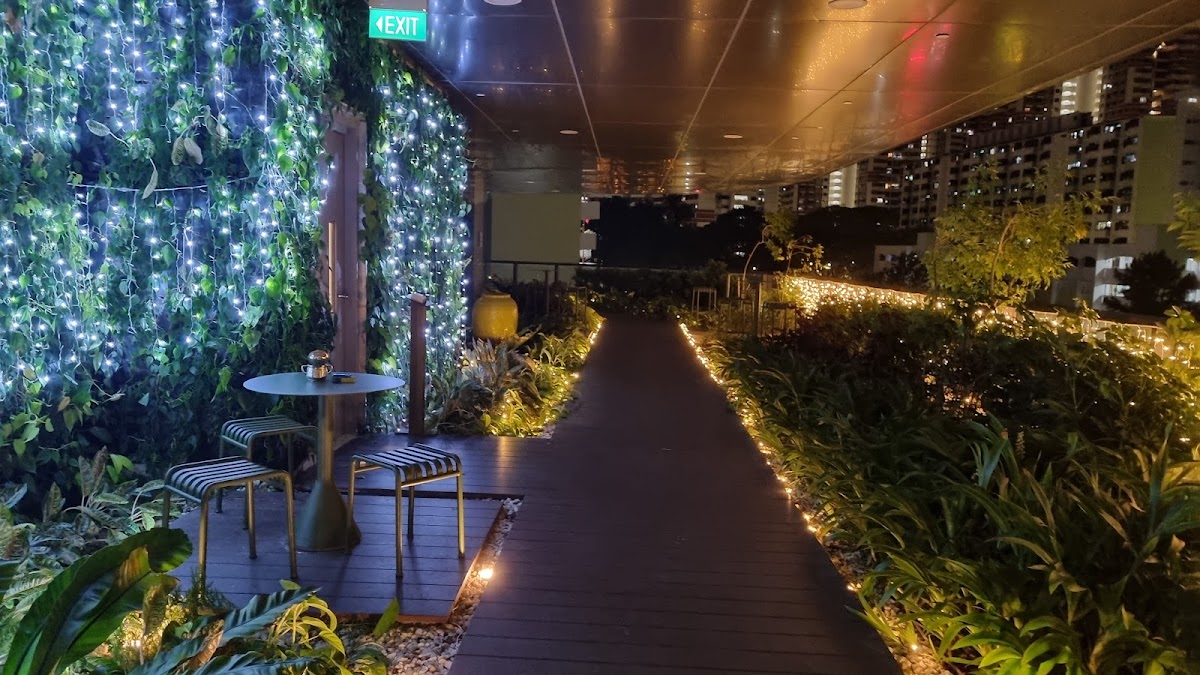 Oasis Bistro & Cafe - 4