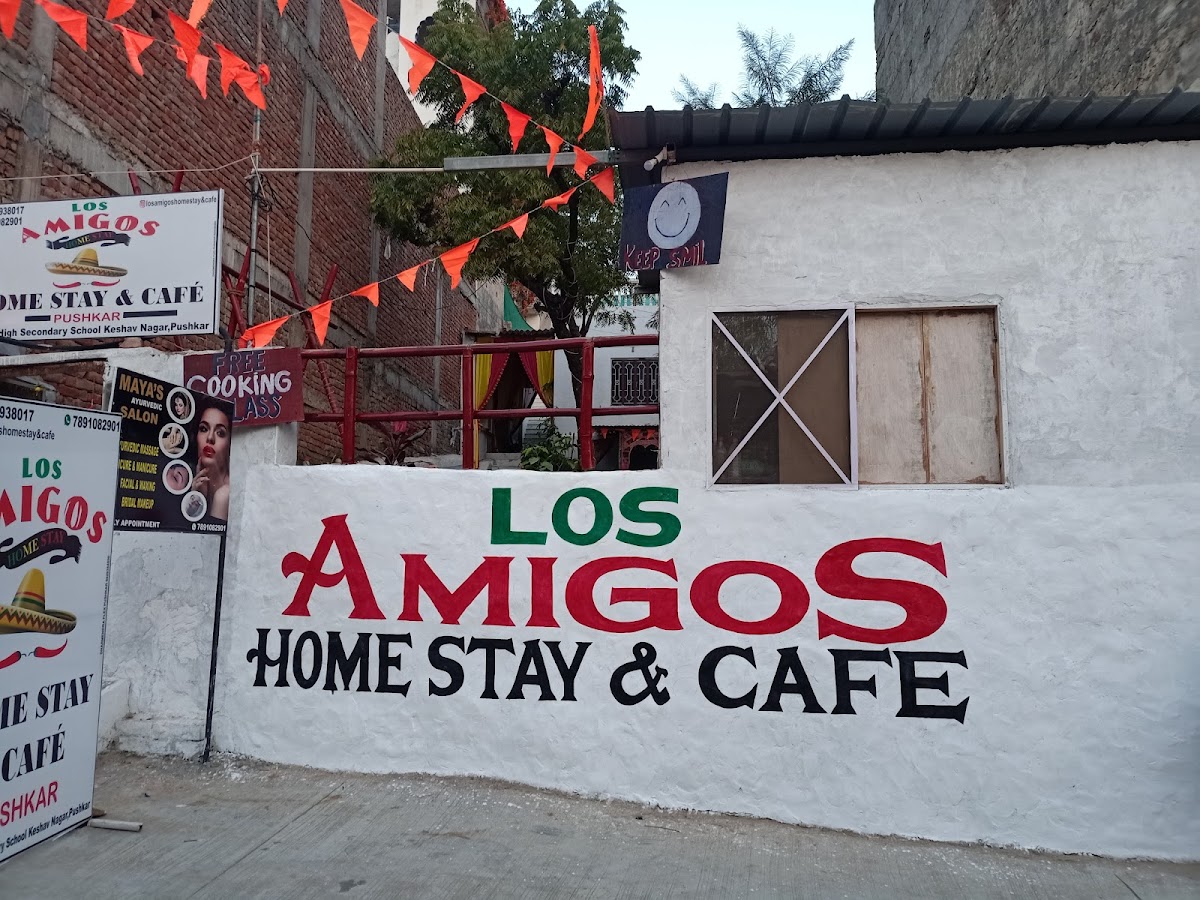 Los Amigos home stay & Café