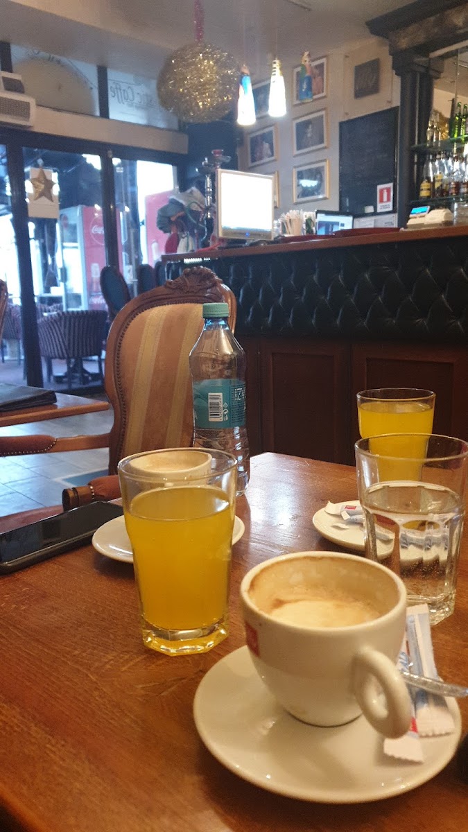 Majestic Caffe Lounge Bar - 8