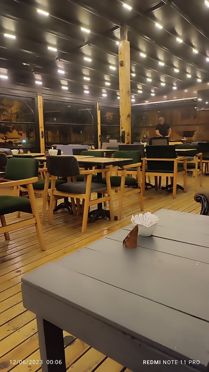 Mr. Lounge Cafe - 10