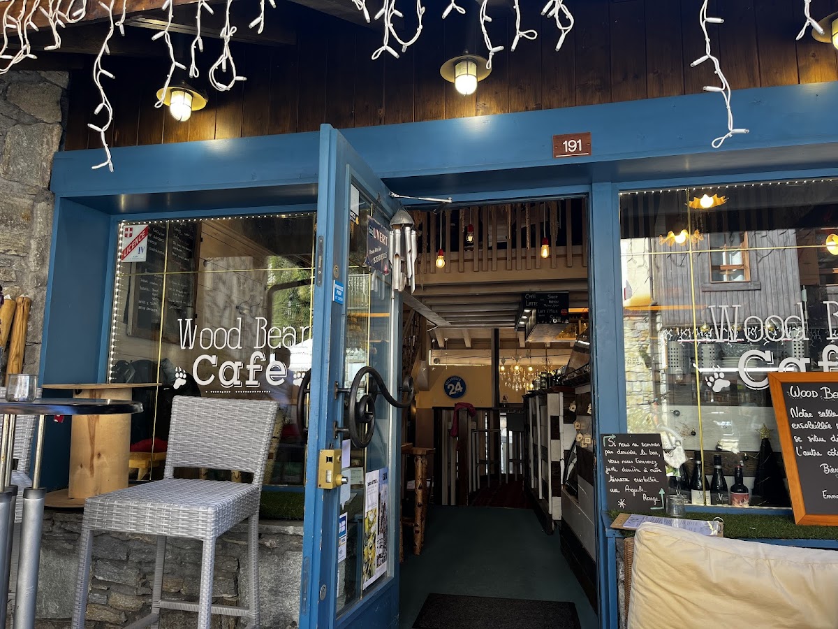 Wood Bear Cafe