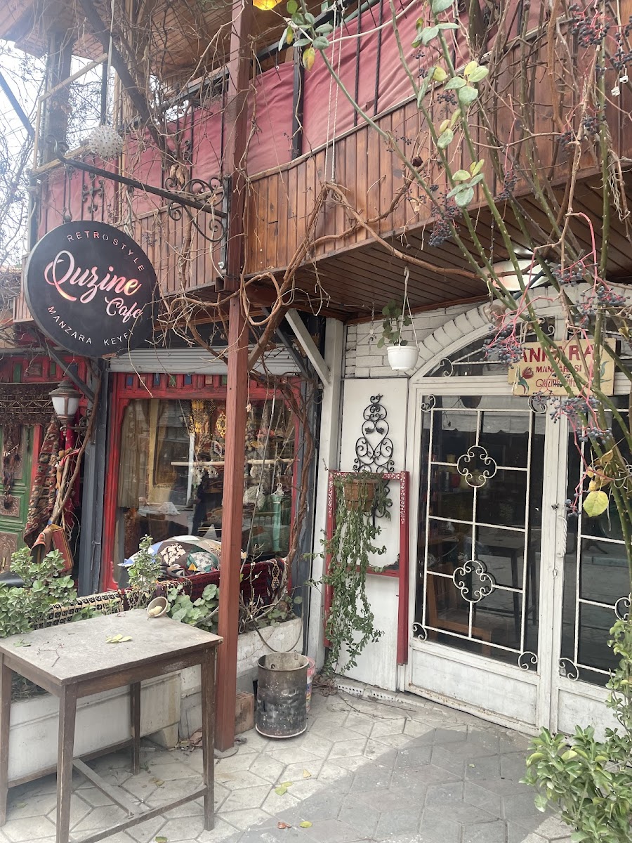 Quzine Cafe Bistro