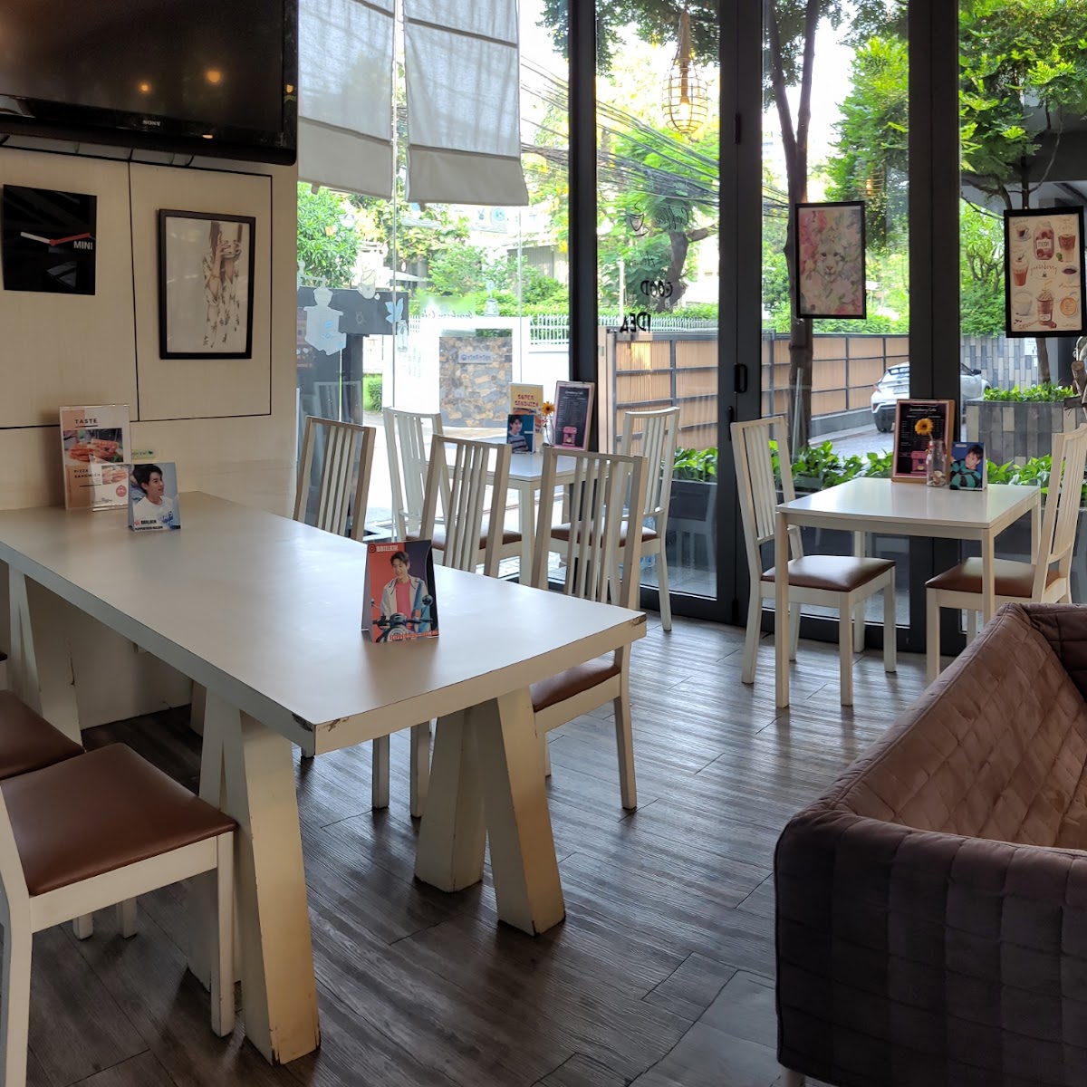 The Move Up Cafe