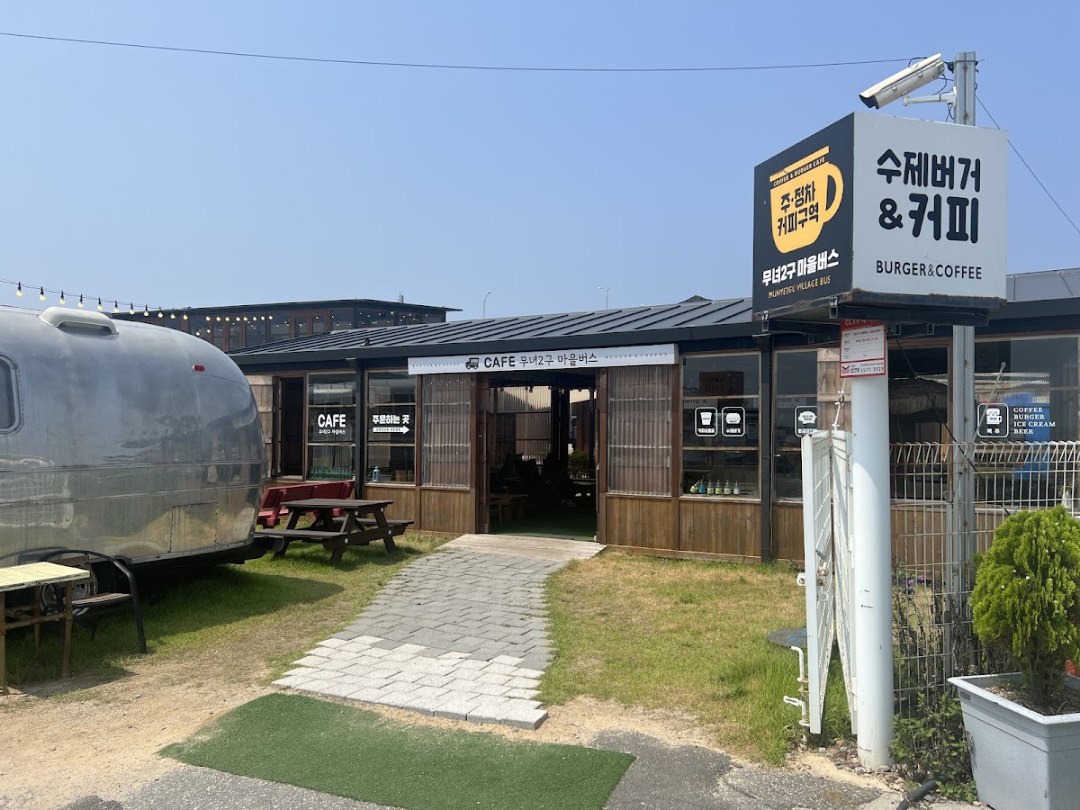 Munyeodo Bus Cafe, Jeollabuk-do