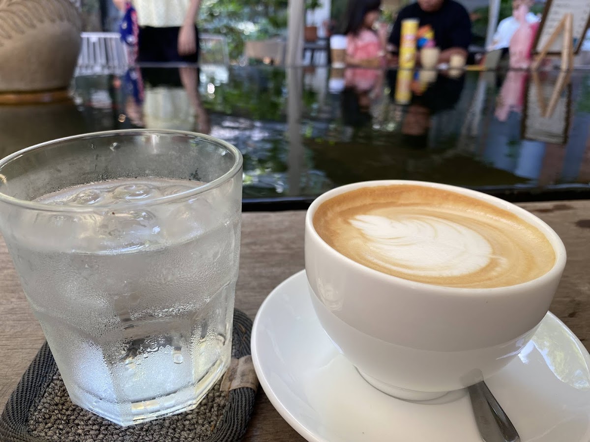 Le Flaneur Cafe & Bar - 7