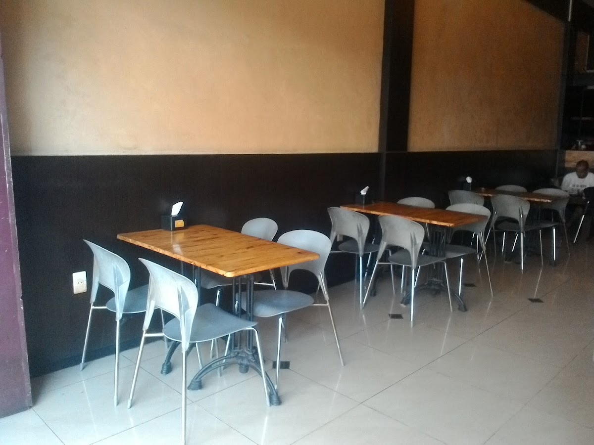 Piyoueh Cafe Setia Budi - Komplek Setia Budi Center