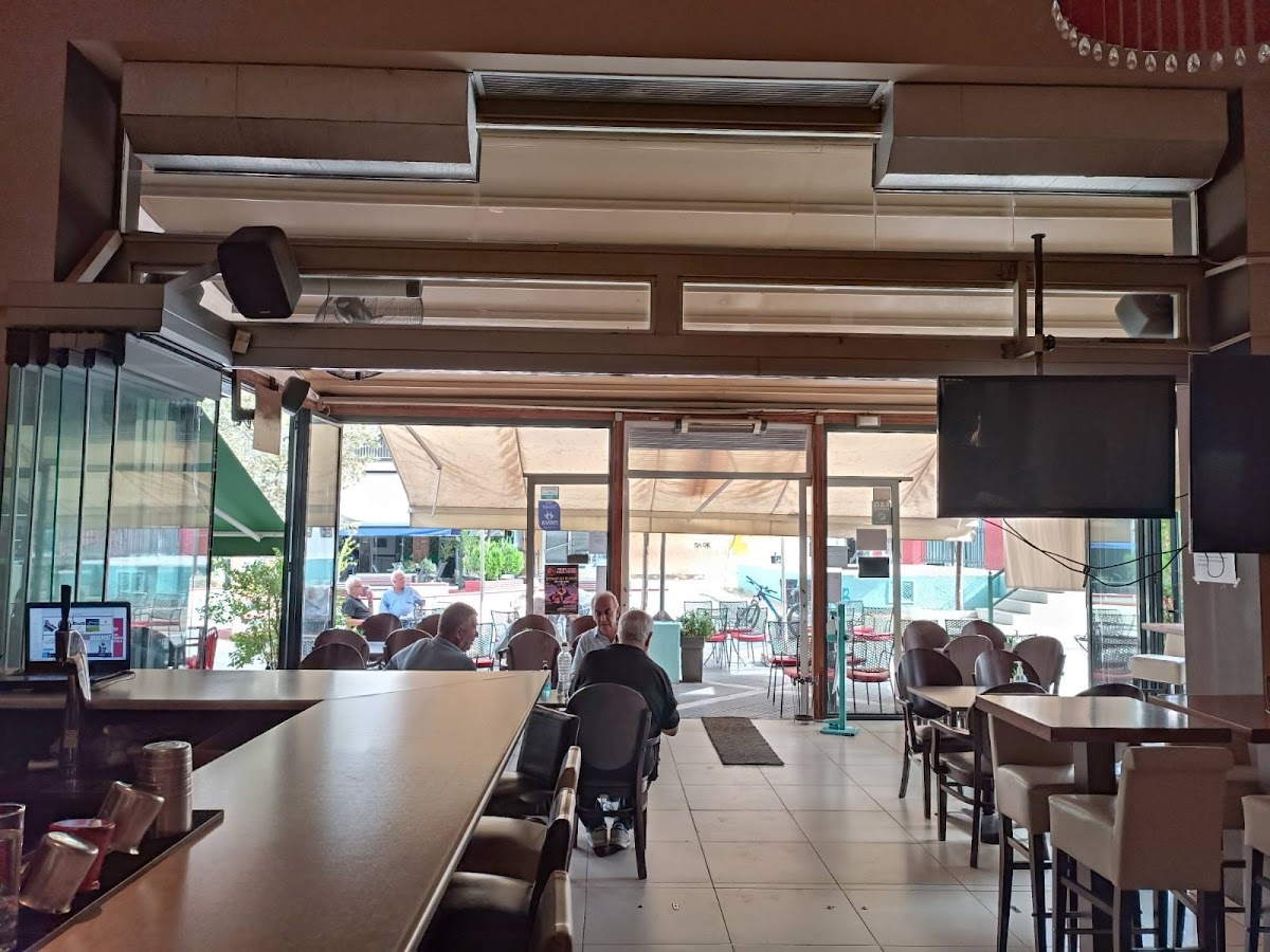 Dragao Queen all day bar cafe