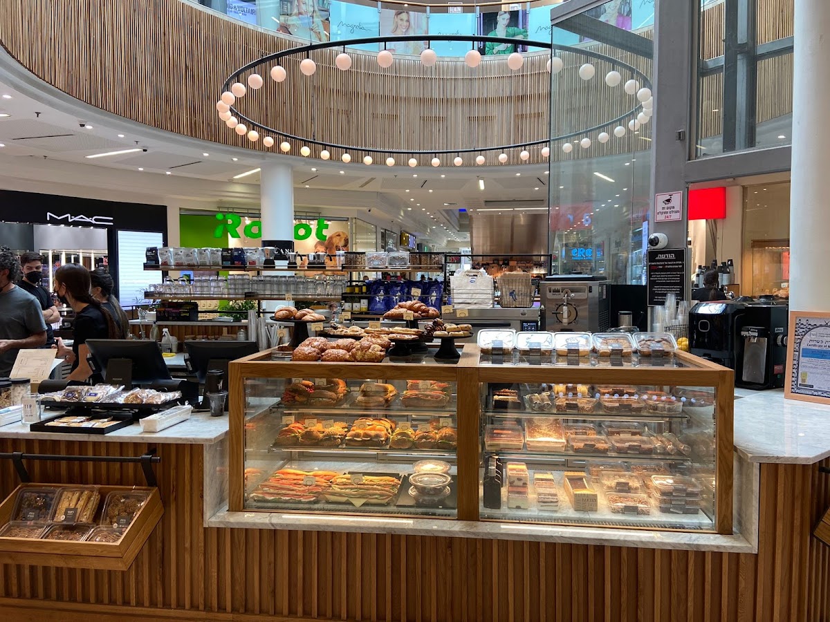 קניון מול הים - TATTI & ILANS