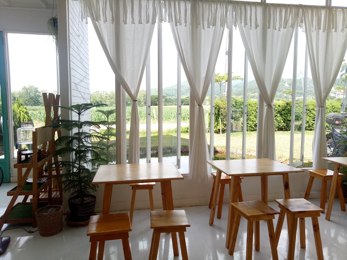 White House in the garden Cafe & Bistro.,Thaton