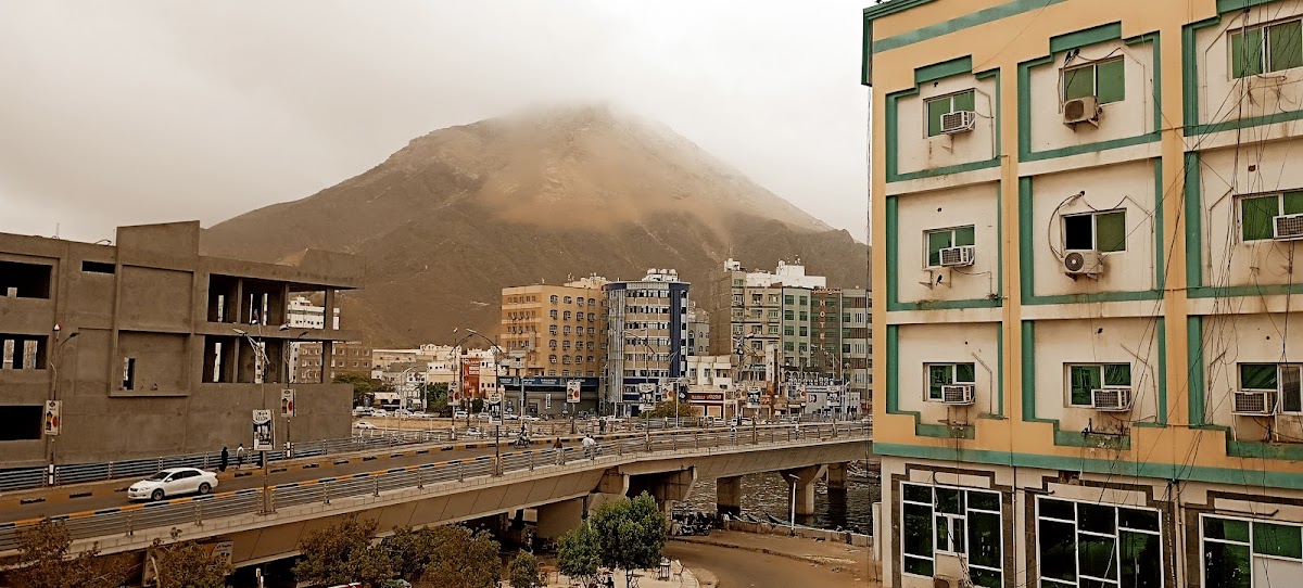 Restaurant and cafe bridge