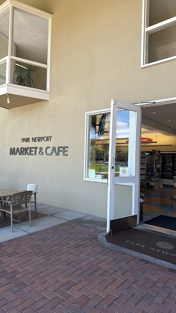 Park Newport Market Liquor & Cafe - 8
