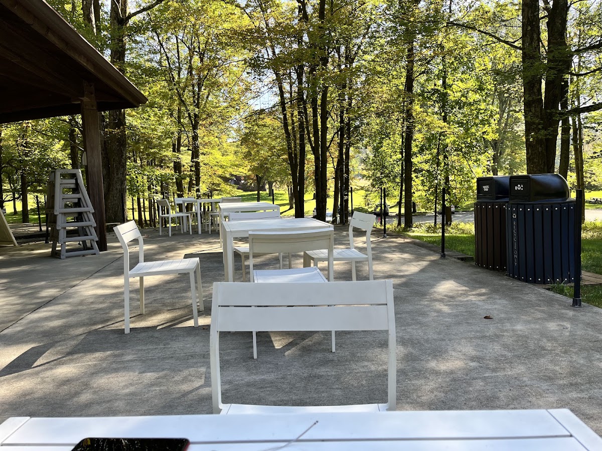 Storm King Outdoor Cafe - 4