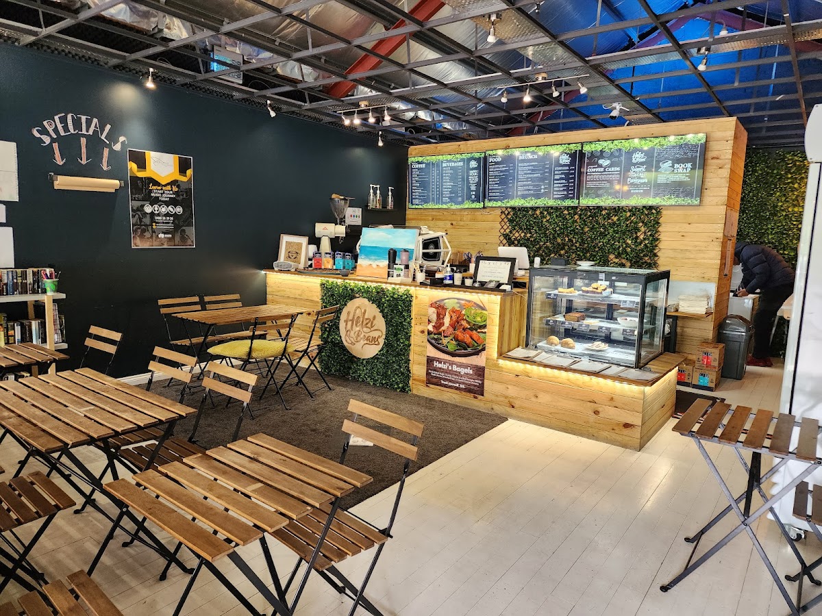 Helzi & Beans Café