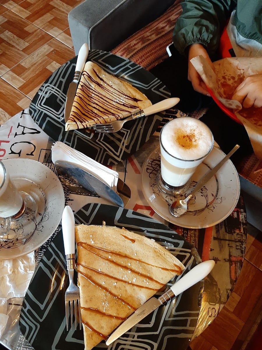 Catorce Gatos Cafe - 7