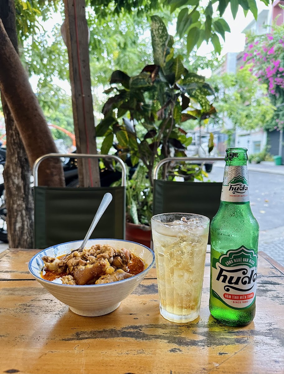 Tiệm cà phê Cỏ - 10