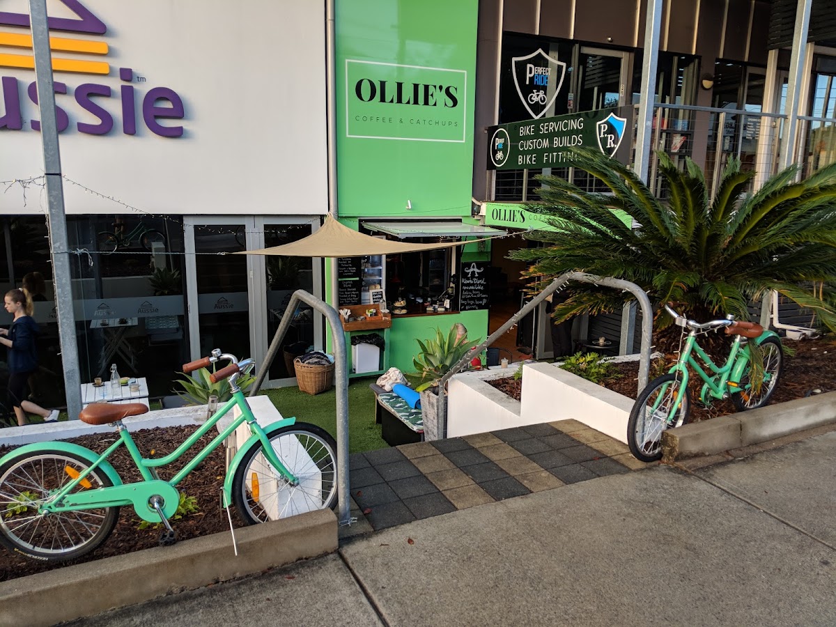 OLLIE'S COFFEE & CATCHUPS