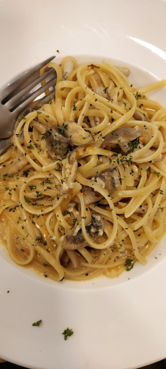 The Living Room Cafe - Zion Bishan - 9