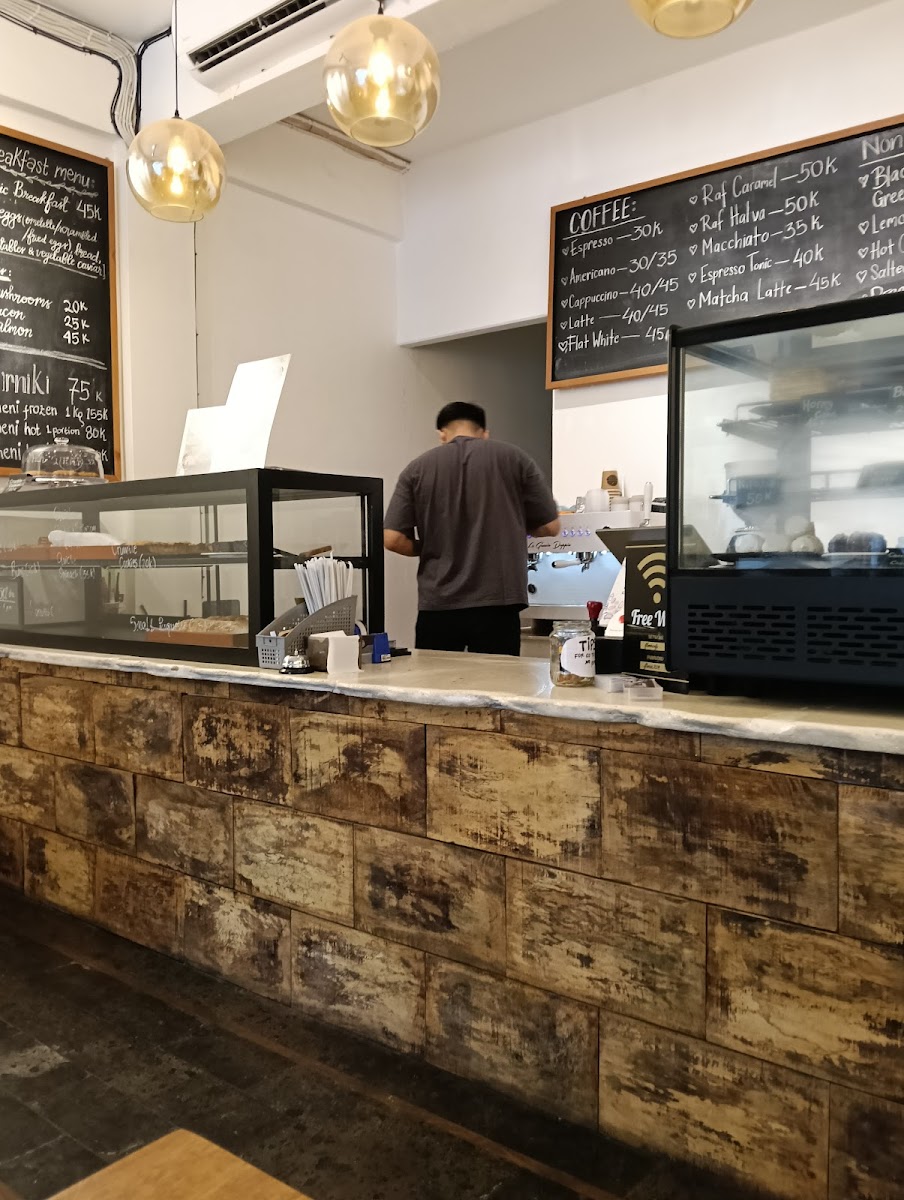 Flour Cafe - Coffee, Desserts & Bakery - 3