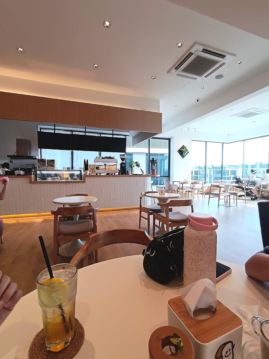 HouHou Sandwich Bar-Iconic Point - 9