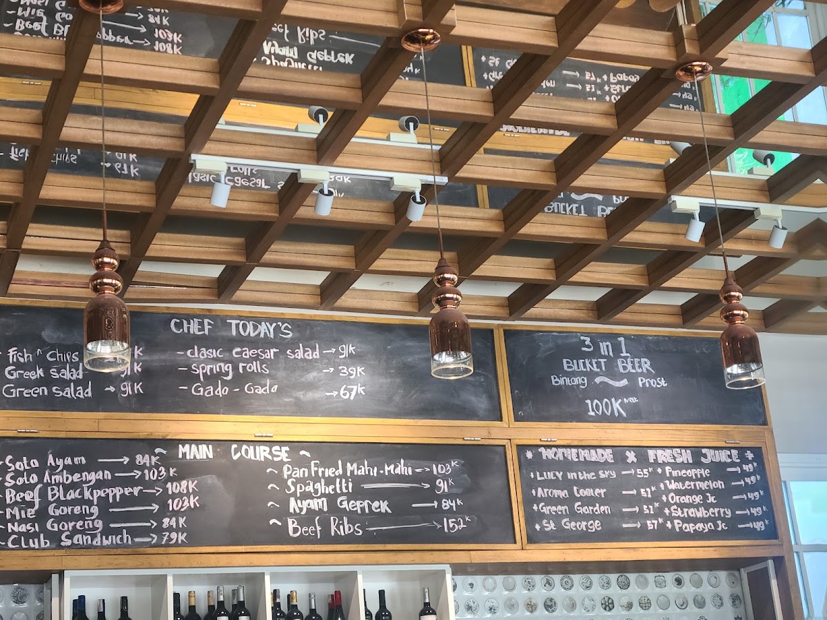 Coffee n Oven Kuta Beach - 7