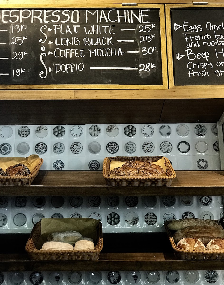 Coffee n Oven Kuta Beach - 8