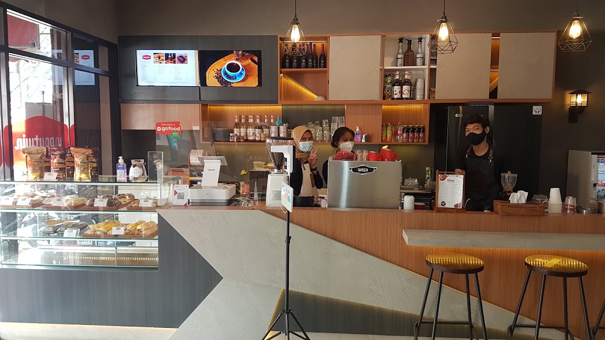 Happy Twin Cafe & Resto