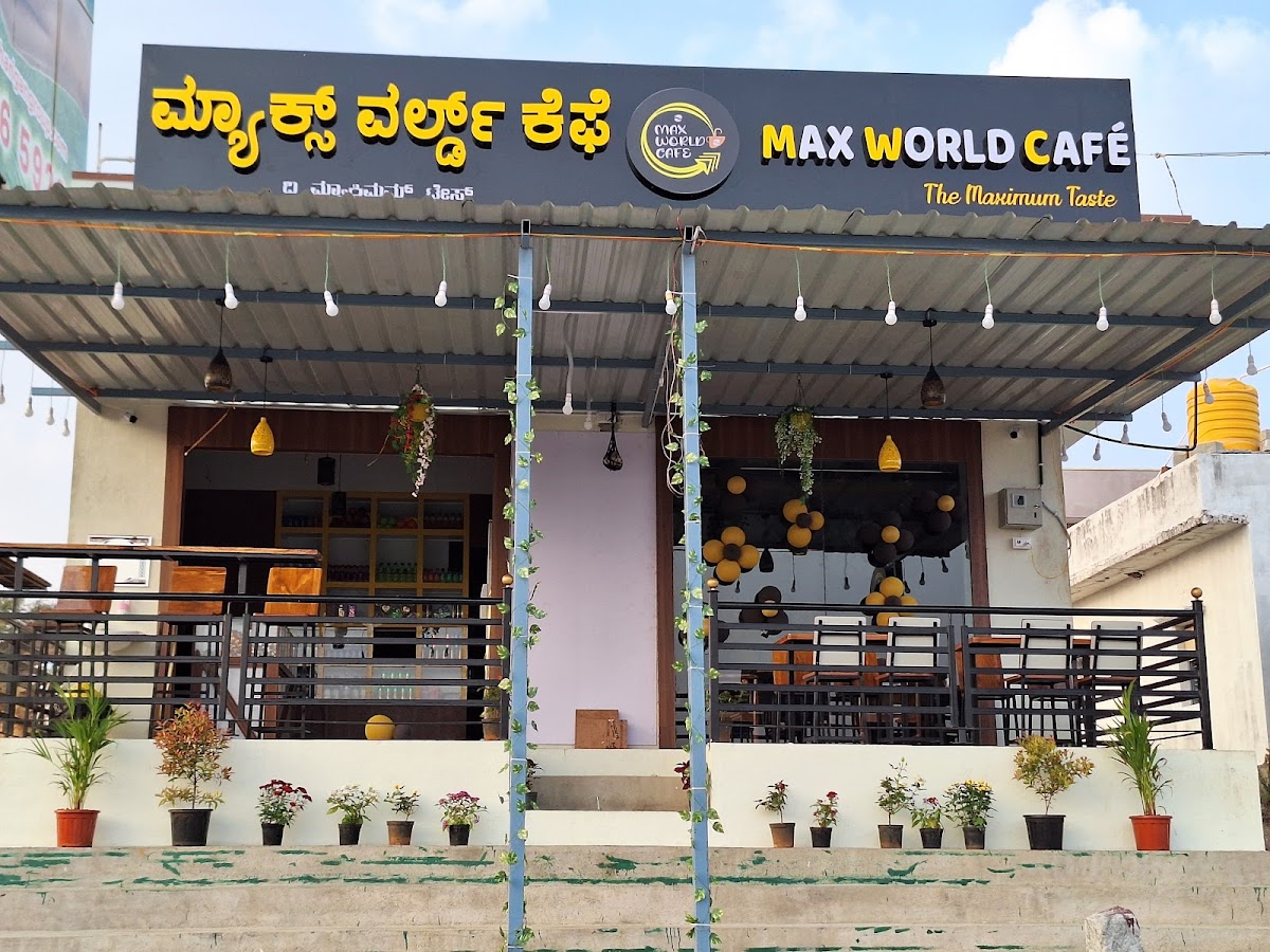 Max World Cafe