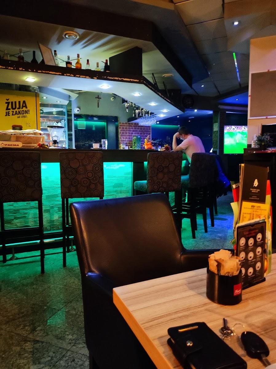 Cafe bar Music Cafe
