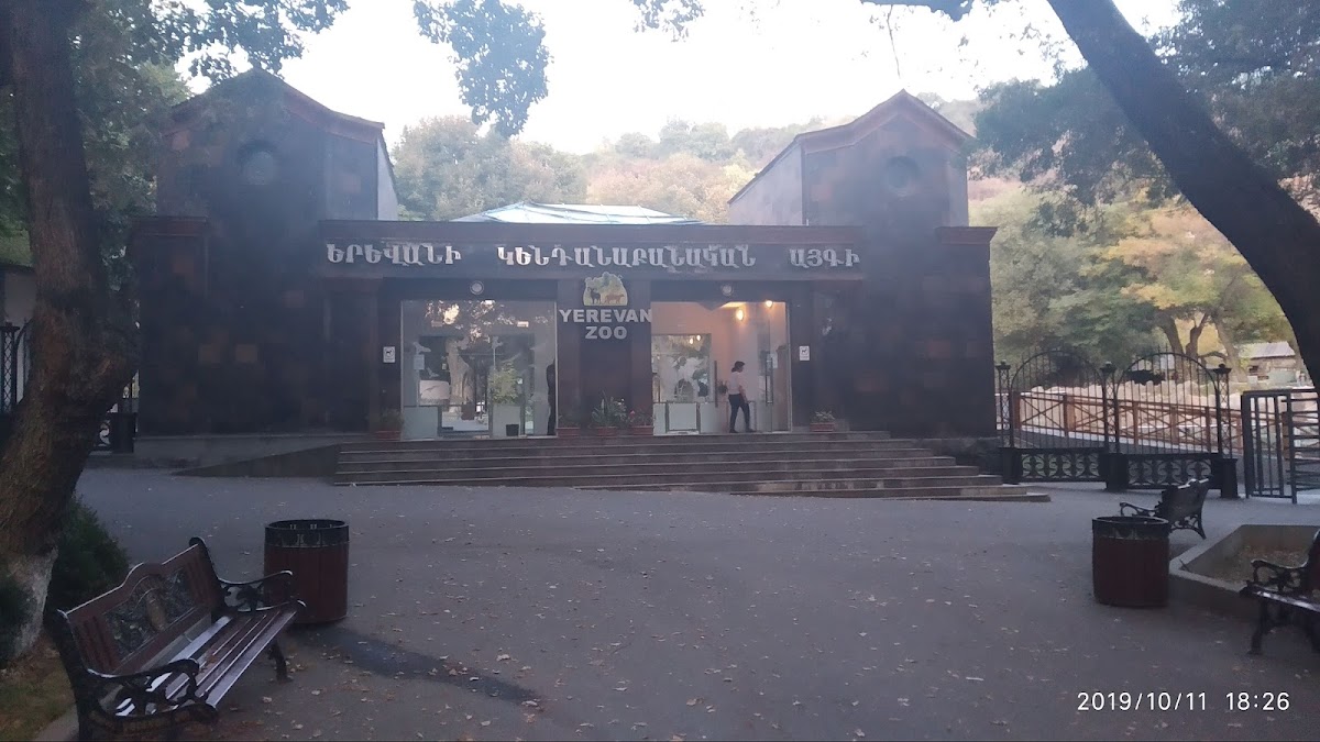 Refresh Cafe & Restaurant - 4