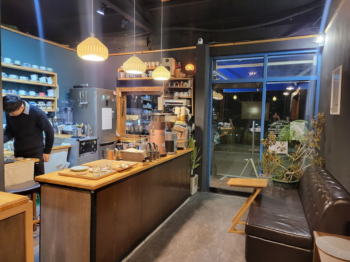 Cafe Gyeonghwa Station