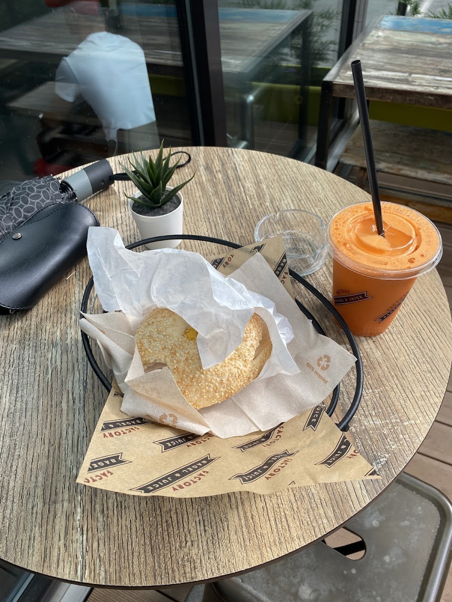 Bagel and Juice Factory - 7