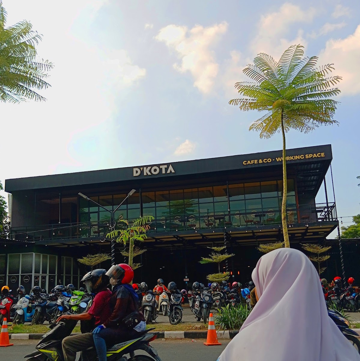 Cafe D'KOTA Basuki Rahmat