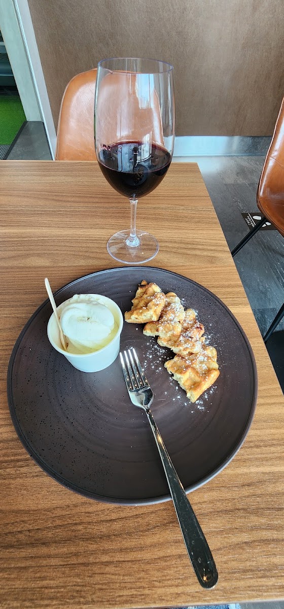 Sport Station & Cafe Haneda - 10