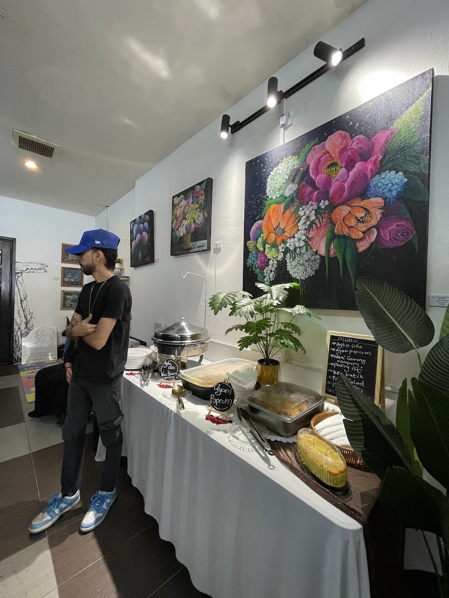 Tiber Cafe&Art by Theshkay