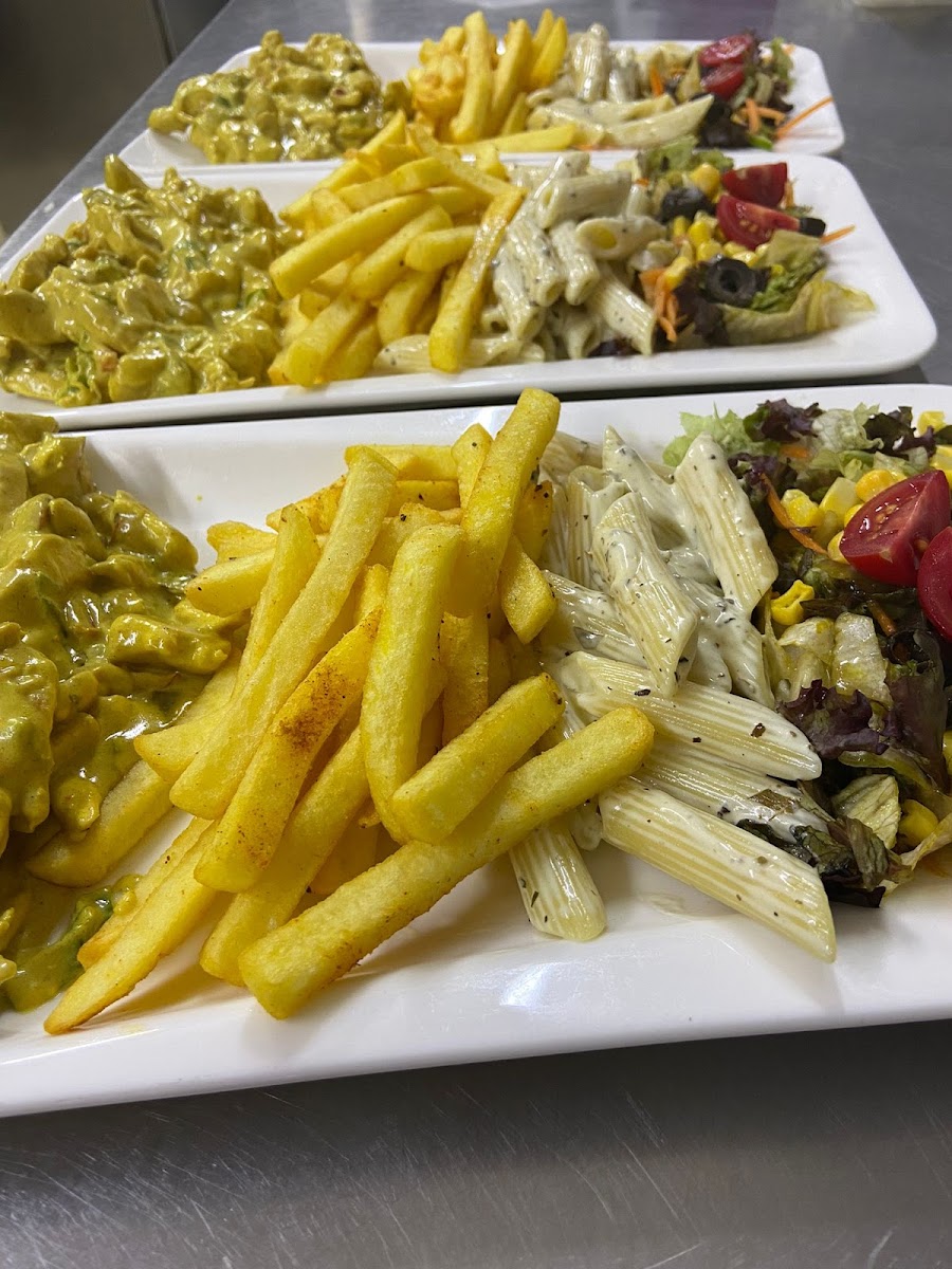 D’LUX Cafe Restaurant - 5