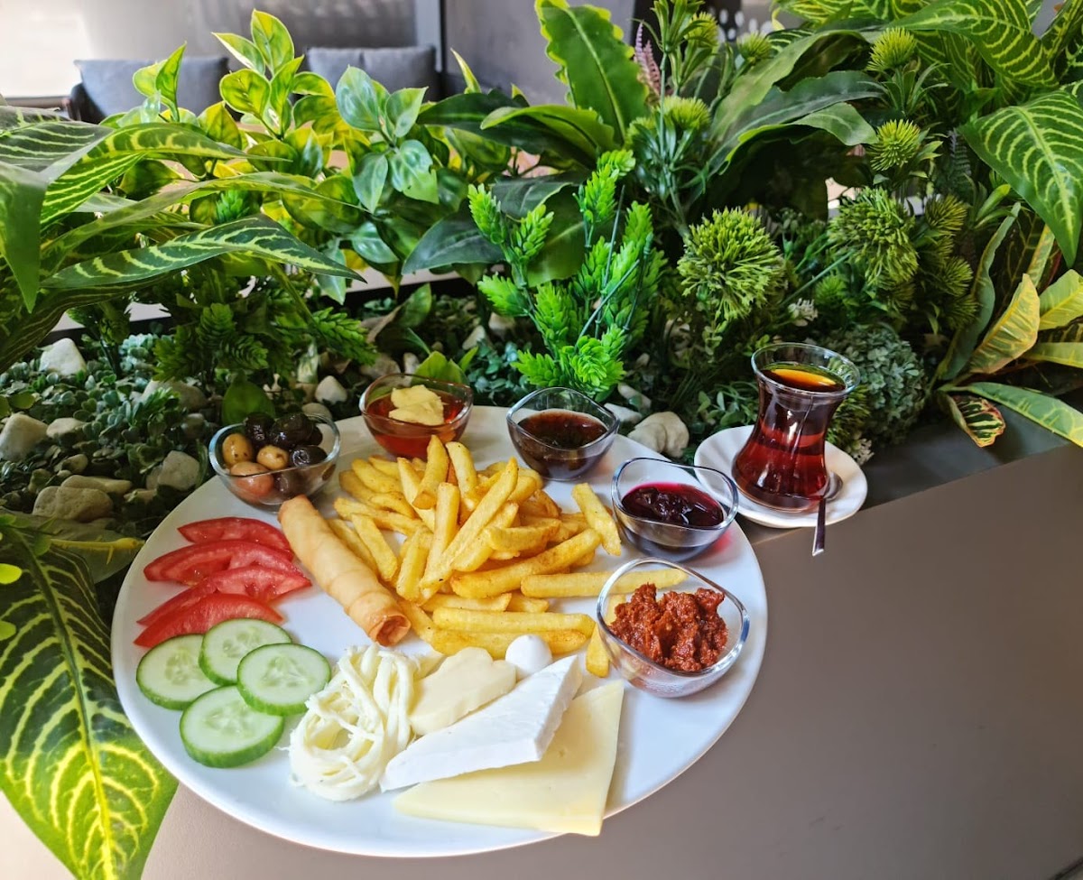 D’LUX Cafe Restaurant - 8