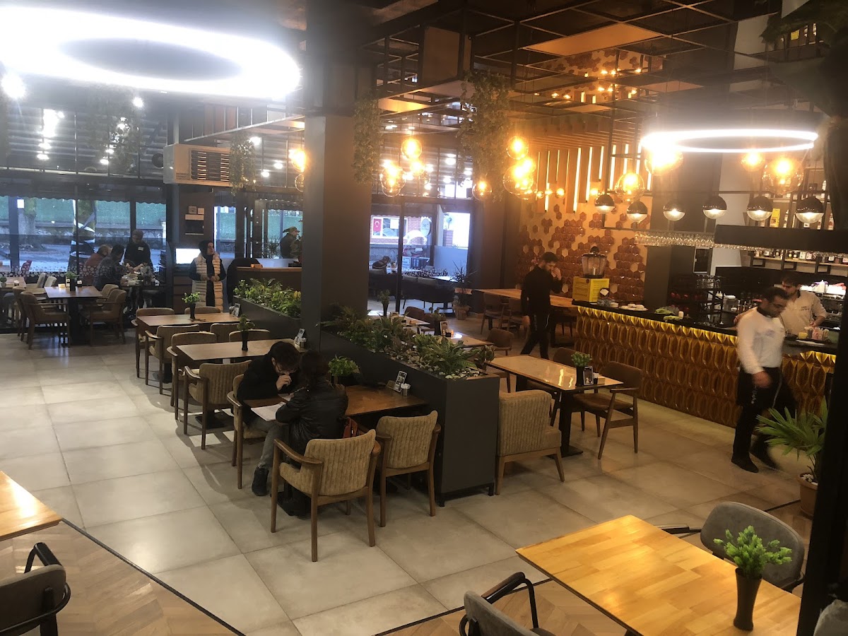 D’LUX Cafe Restaurant - 9